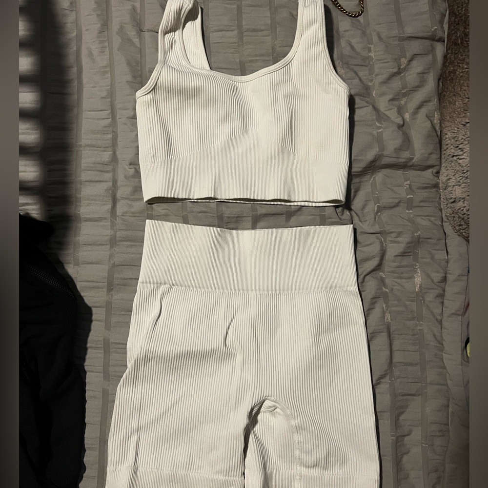 women’s white workout set - small